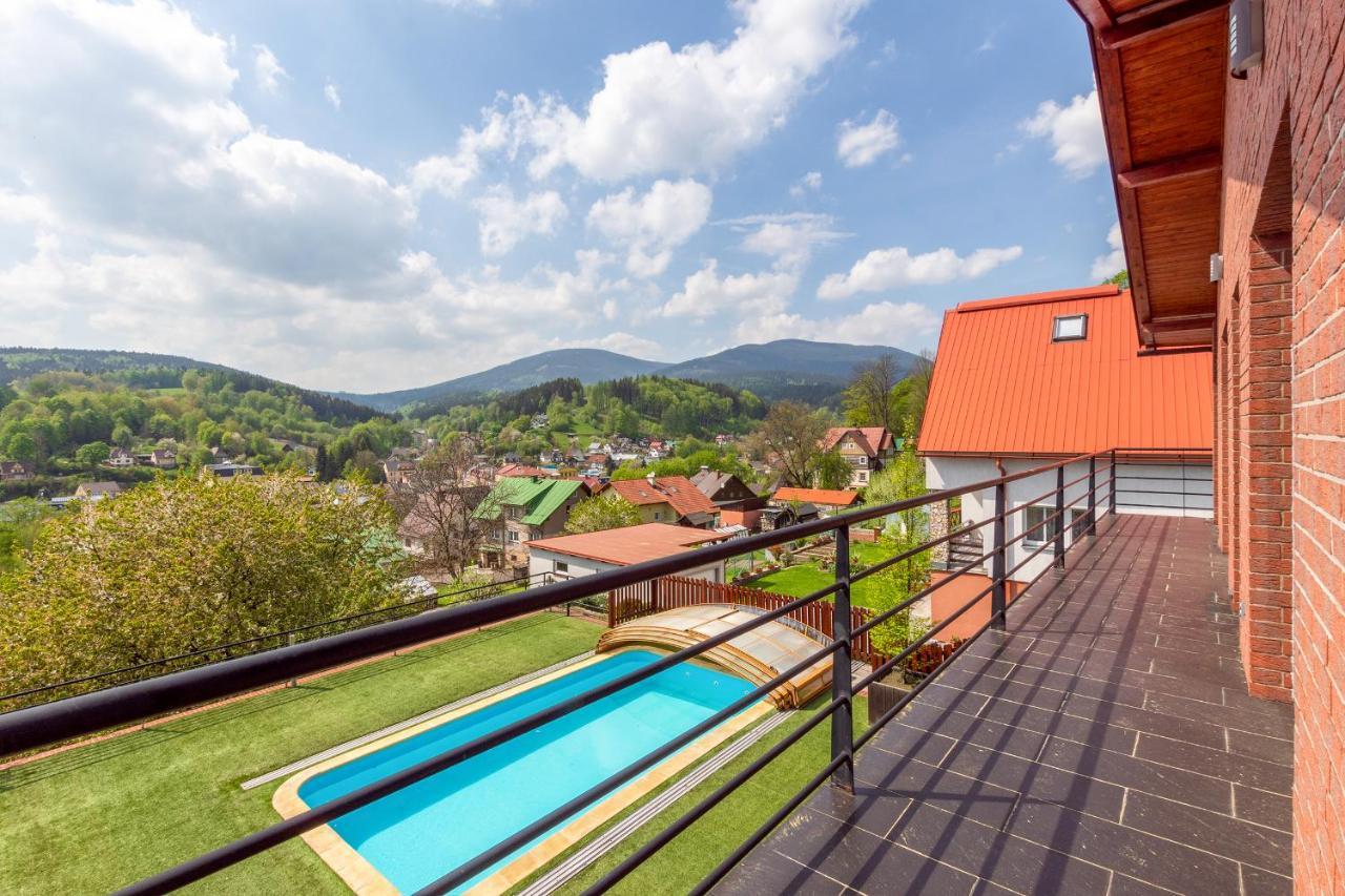 Slunecni Stran Villa *